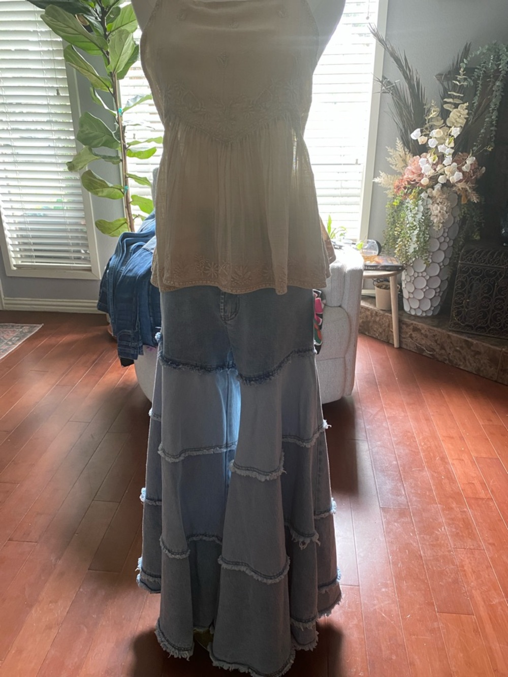 Women's Light Wash Tiered Wide-Leg Jeans Flare -